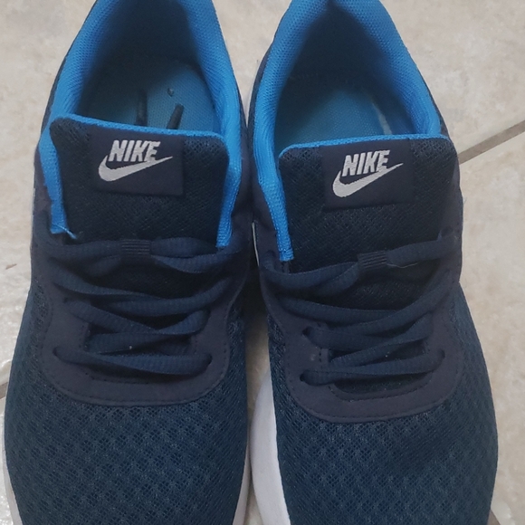 Nike running shoes - Picture 3 of 5